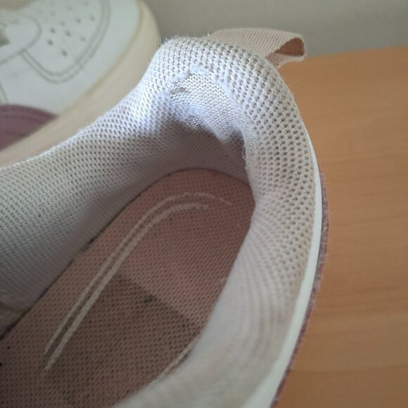 Puma Kids White and Pink Sneakers - Size US 10C (EUR 27) - Picture 4 of 9